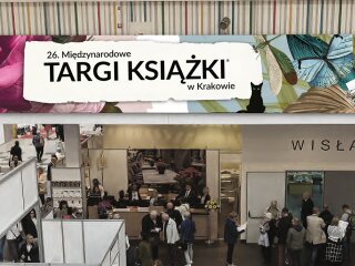KSIAZKA'23-ekspozycja-bannera-w-lobby.jpg