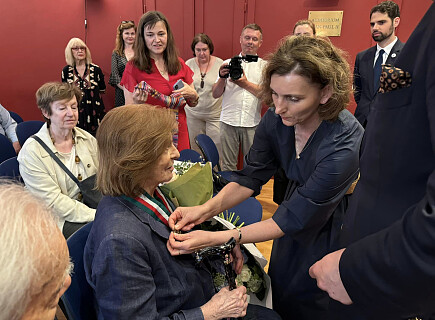 Rita Gombrowicz Złoty Medal „Zasłużony Kulturze Gloria Artis” 1.jpg